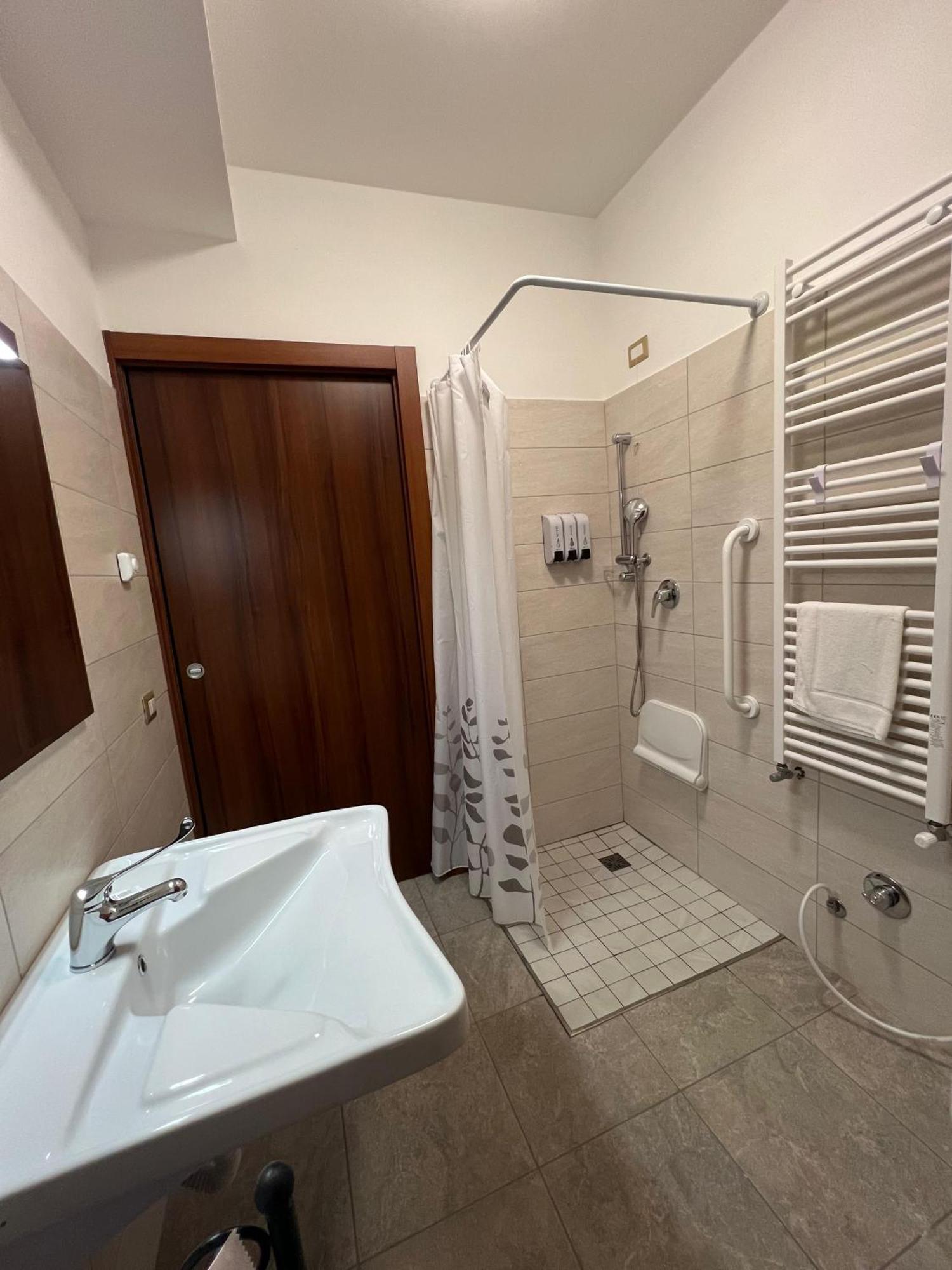 Sigis Hotel Фиумичино Екстериор снимка